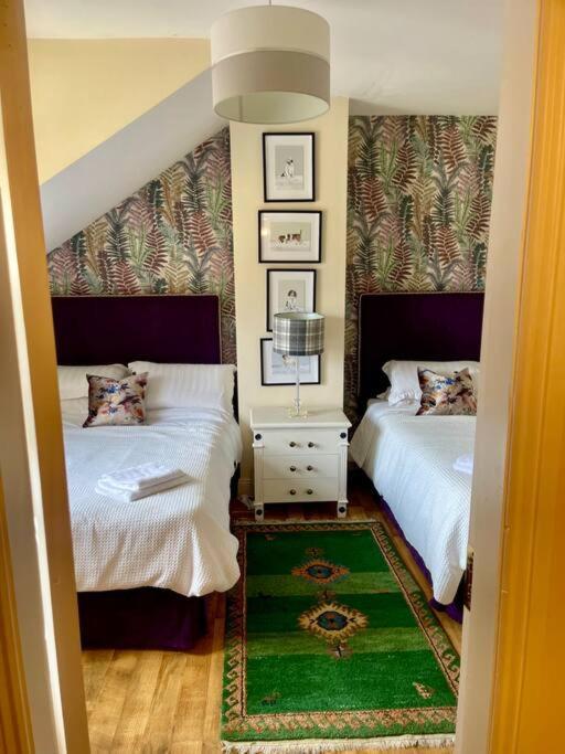 Elegant Townhouse Steps From Historic Castle Casa vacanze Birr
