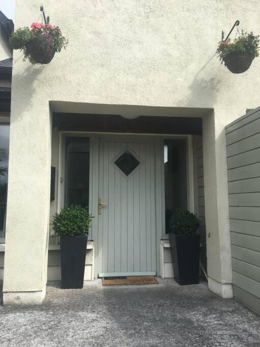 Elegant Townhouse Steps From Historic Castle