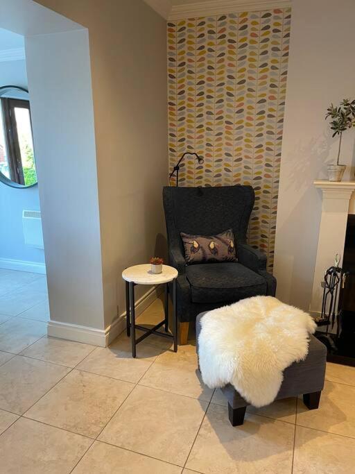 Elegant Townhouse Steps From Historic Castle Casa vacanze *