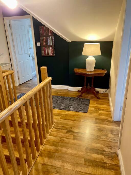 Elegant Townhouse Steps From Historic Castle Casa vacanze *