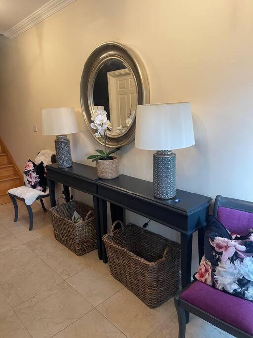 Casa vacanze Elegant Townhouse Steps From Historic Castle