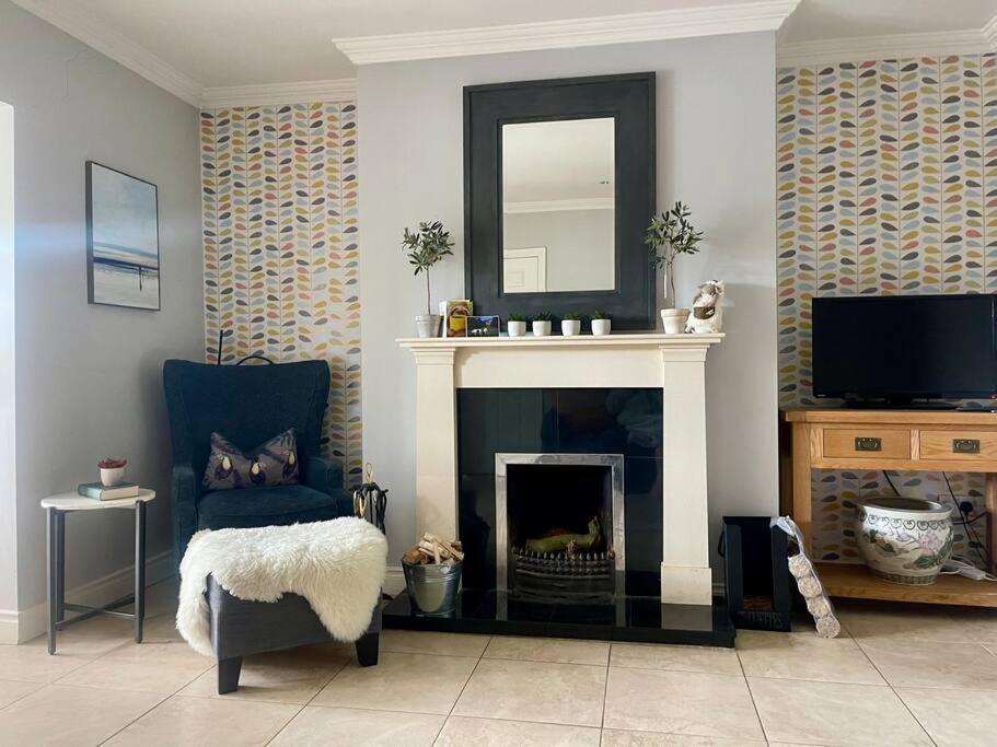 Elegant Townhouse Steps From Historic Castle Casa vacanze *